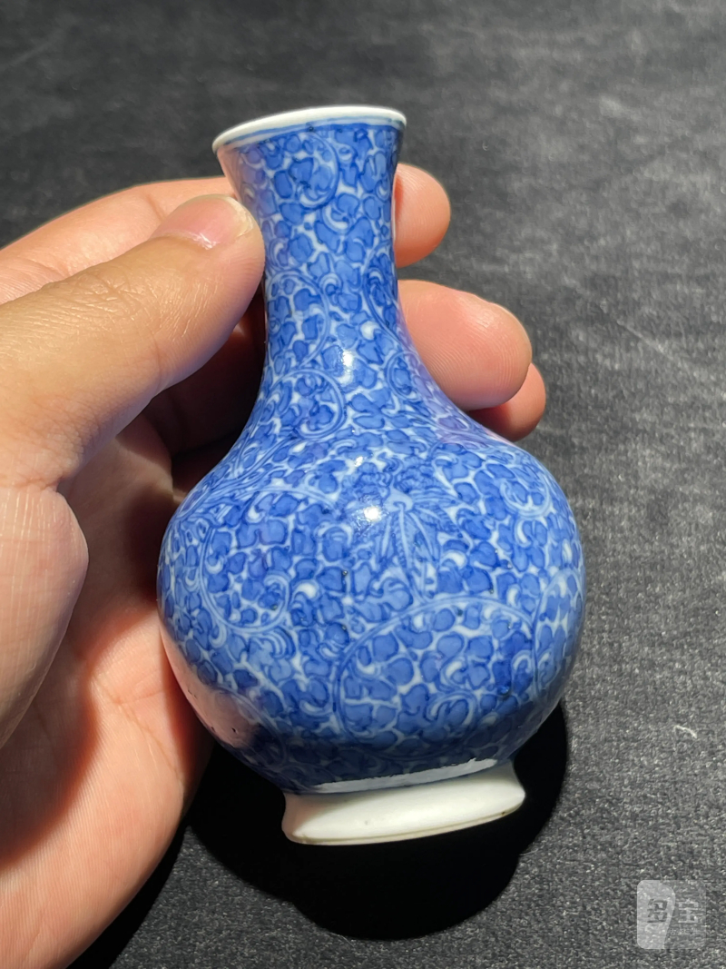 清晚期 青花花卉纹小天球瓶一对 - 图2